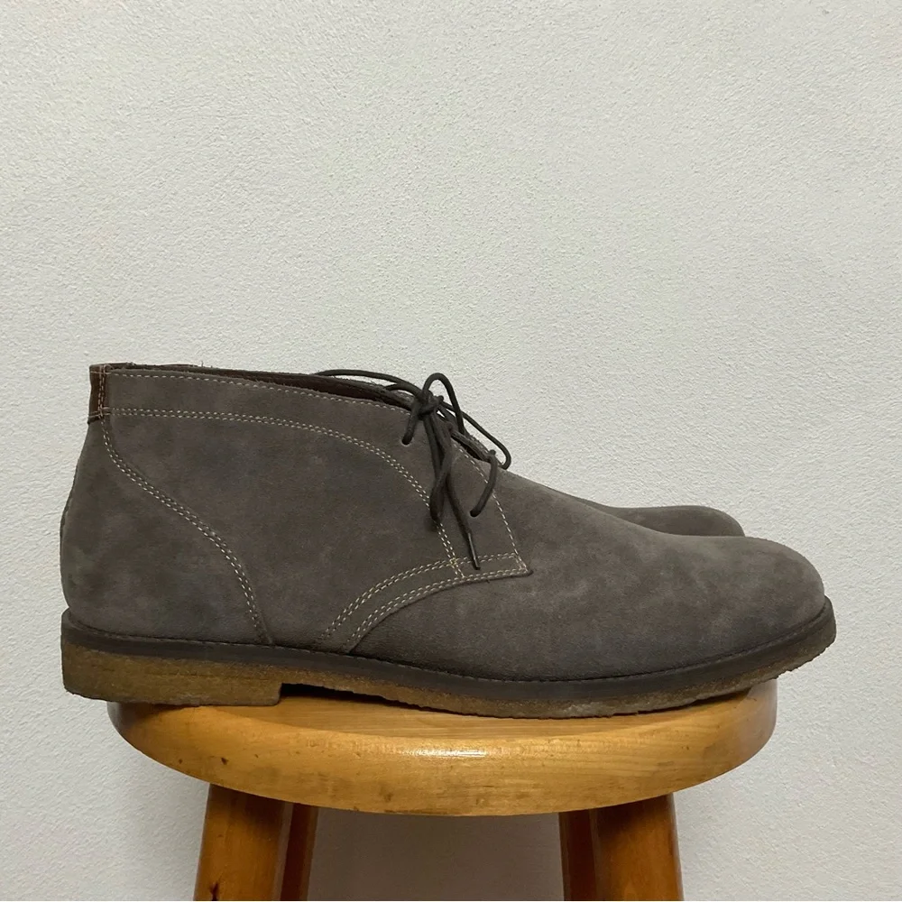 Johnston & Murphy Grey Suede Lace Up Chukka Boot Gum Sole Size 13M Dressy